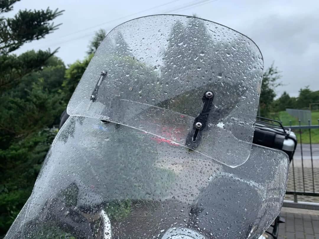 Jak prawidłowo ustawić deflektor motocyklowy i poprawić komfort jazdy