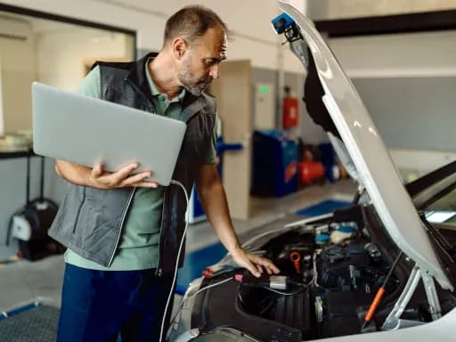 Tester czy interfejs diagnostyczny – co wybrać?