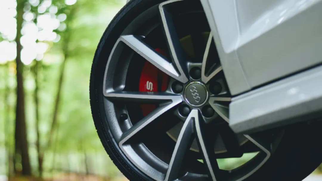 Jak dobrać idealną oponę do felgi 7J? Kompletny poradnik bezpieczeństwa