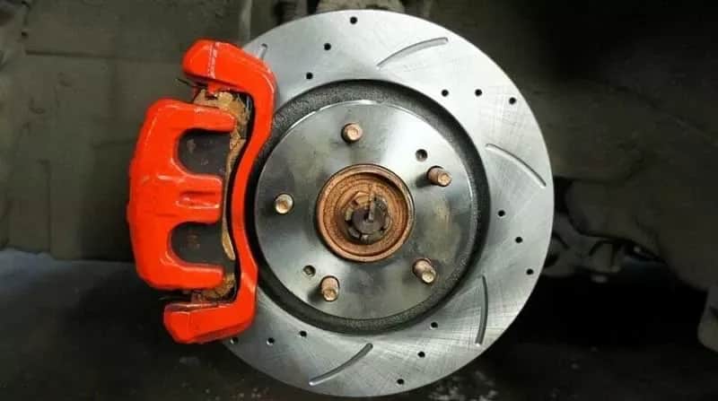 Układ hamulcowy - objawy usterek i jak je naprawić