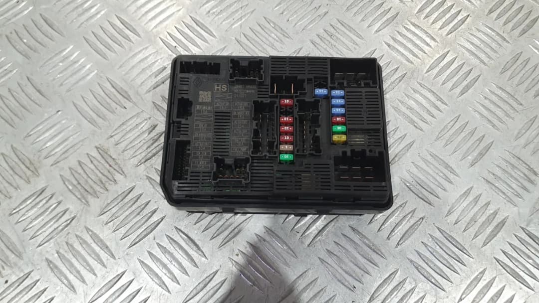 Kompletny opis bezpieczników w Nissan Qashqai - lokalizacja i funkcje