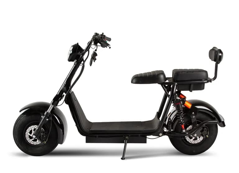 Elektryczna hulajnoga czy skuter: Co wybrać do codziennej jazdy po mieście