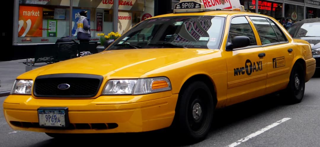 Ford Crown Victoria: Dlaczego zdominował rynek taksówek w USA?