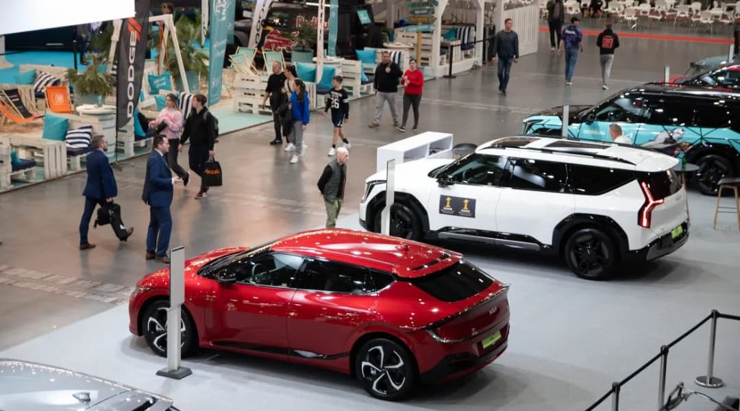 Premiery nowych modeli samochodów i aktualności z targów motoryzacyjnych