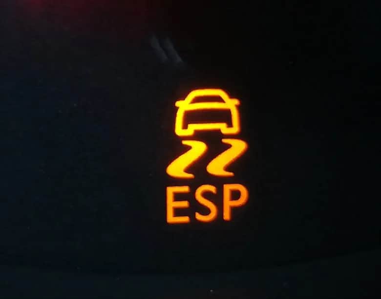 Układ stabilizacji pojazdu ESP - działanie i zastosowanie systemu poprawiającego stabilność samochodu