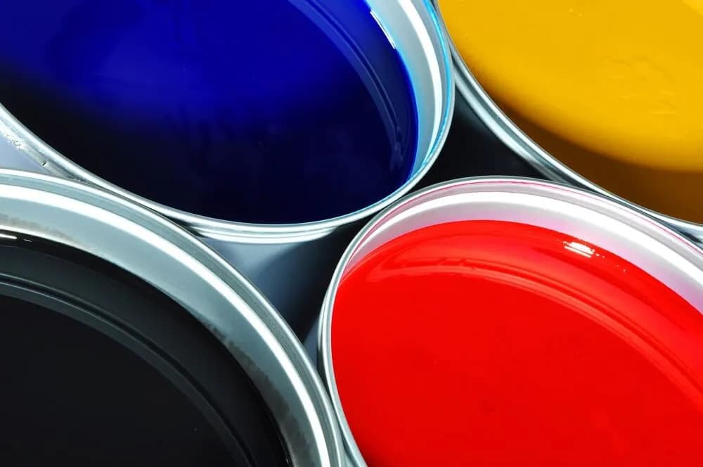 Farby do samochodu: wszystko o rodzajach i wyborze lakieru