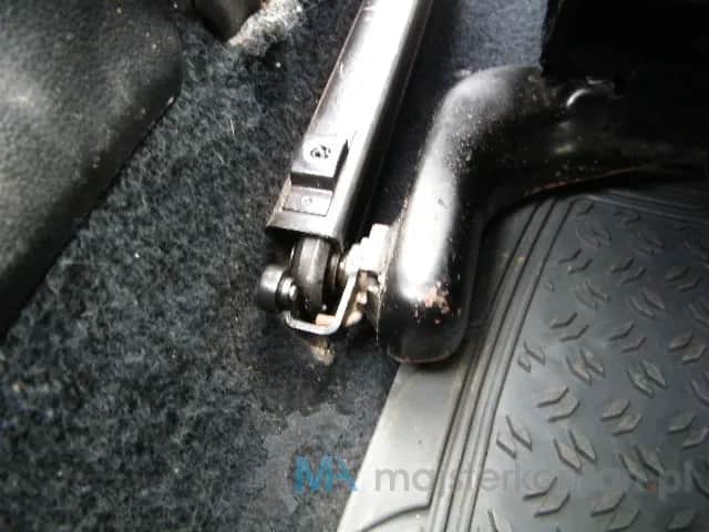 Jak wymontować fotel kierowcy Skoda Fabia: 5 prostych kroków