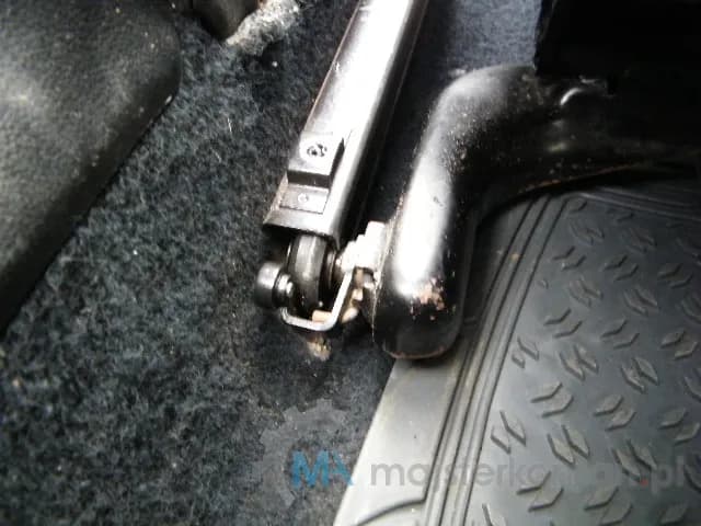 Jak wymontować fotel kierowcy Skoda Fabia: 5 prostych kroków