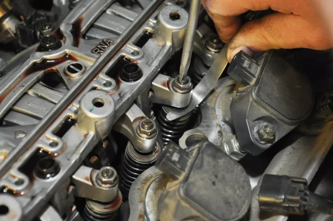 Silniki z hydrauliką zaworową: rewolucja w technologii silników