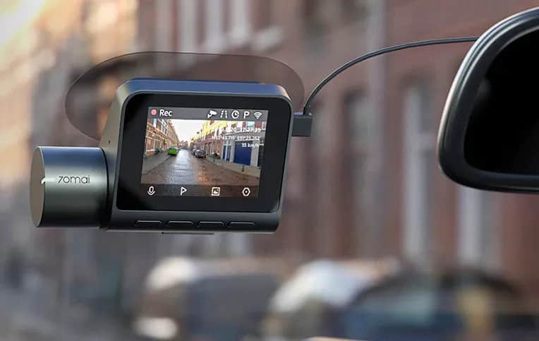 Jak zamontować dashcam w aucie?