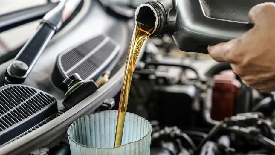 Jak dobrać olej silnikowy? Poradnik