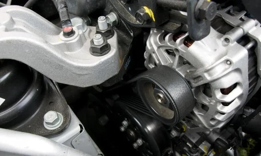 Alternator i rozrusznik - poznaj kluczowe różnice i zasady działania