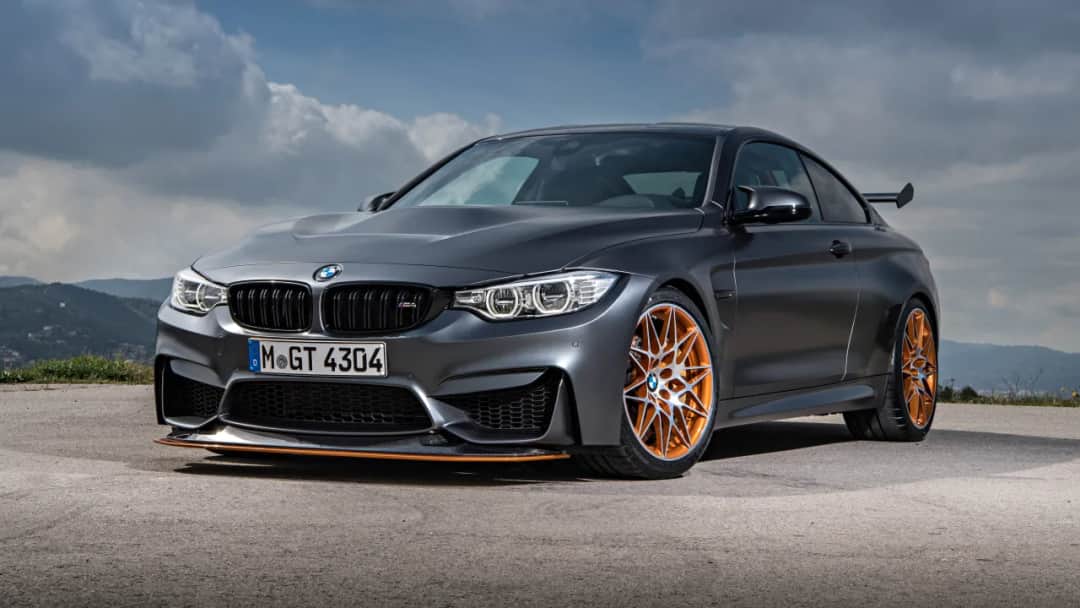 BMW M4 GTS - wyjątkowe osiągi i innowacyjne technologie w sportowym aucie