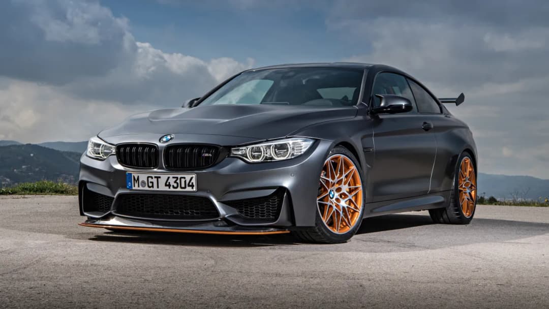 BMW M4 GTS - wyjątkowe osiągi i innowacyjne technologie w sportowym aucie