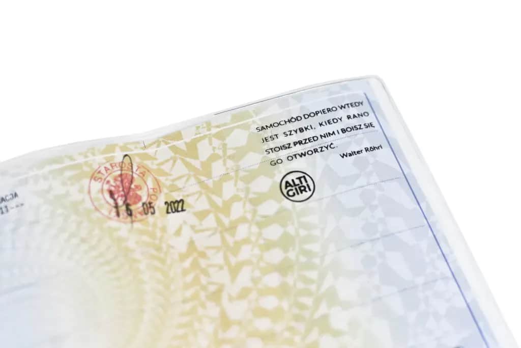Folia na dowód rejestracyjny: Gdzie kupić i jak zabezpieczyć