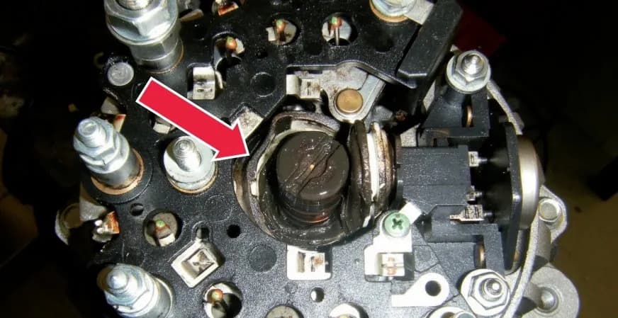 Jak skutecznie umyć alternator z oleju: 5 sprawdzonych sposobów czyszczenia