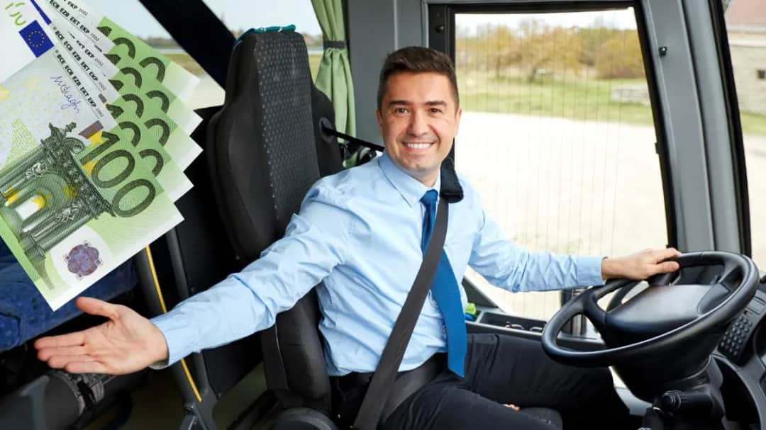 Ile zarabia kierowca autobusu szkolnego? Zarobki, które zaskakują