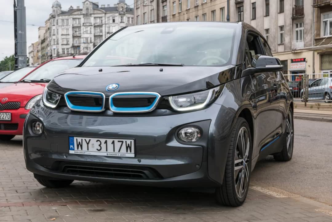 BMW i3 elektryczny: zalety, wady, zasięg i porównanie z konkurencją