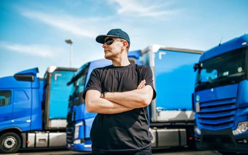 Ile zarabia kierowca międzynarodowy kat C+E? Zaskakujące stawki w transporcie